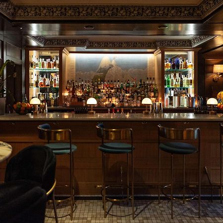 Doubletree By Hilton Hotel & Suites Виктория Екстериор снимка