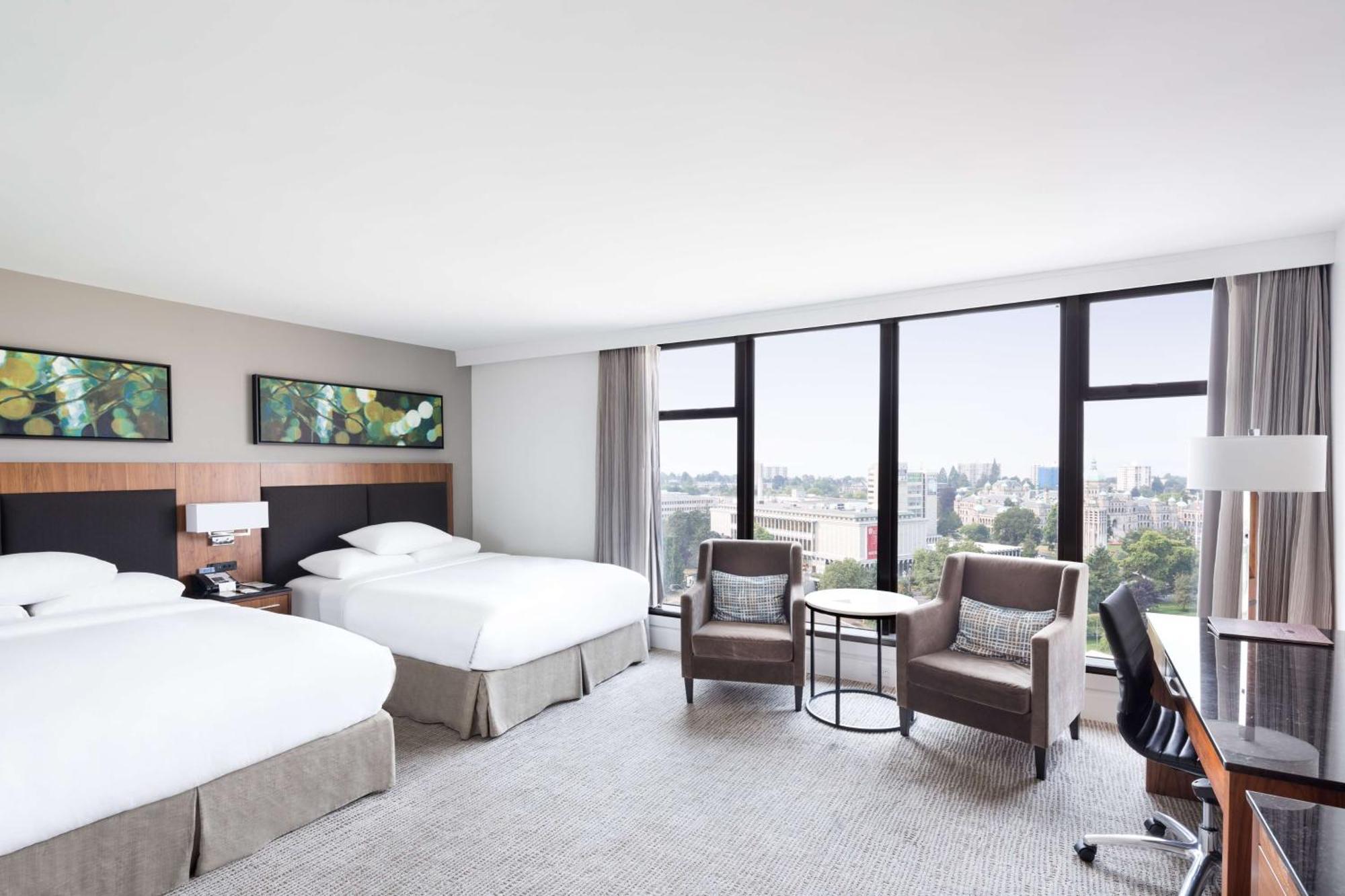 Doubletree By Hilton Hotel & Suites Виктория Екстериор снимка