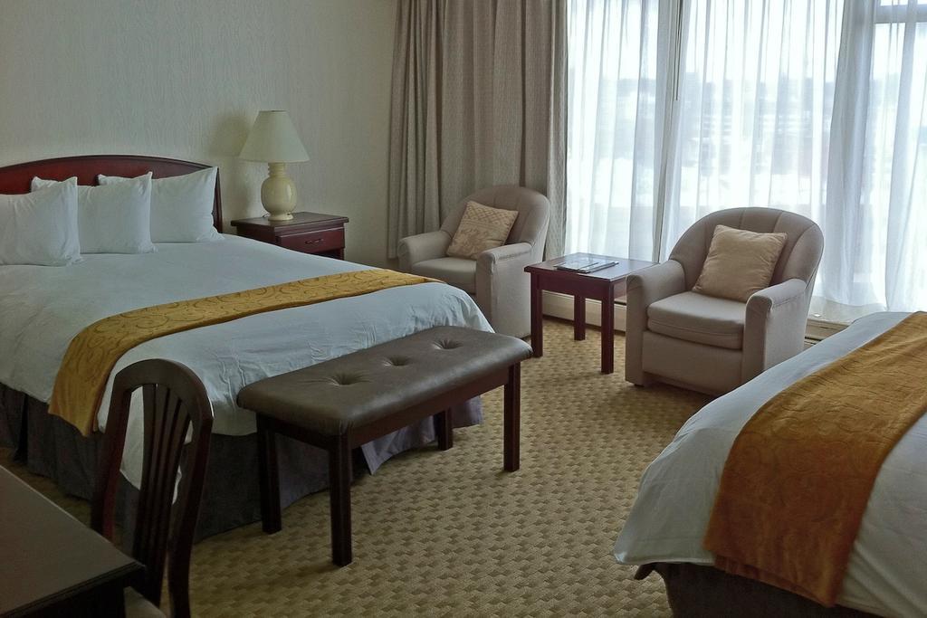 Doubletree By Hilton Hotel & Suites Виктория Екстериор снимка